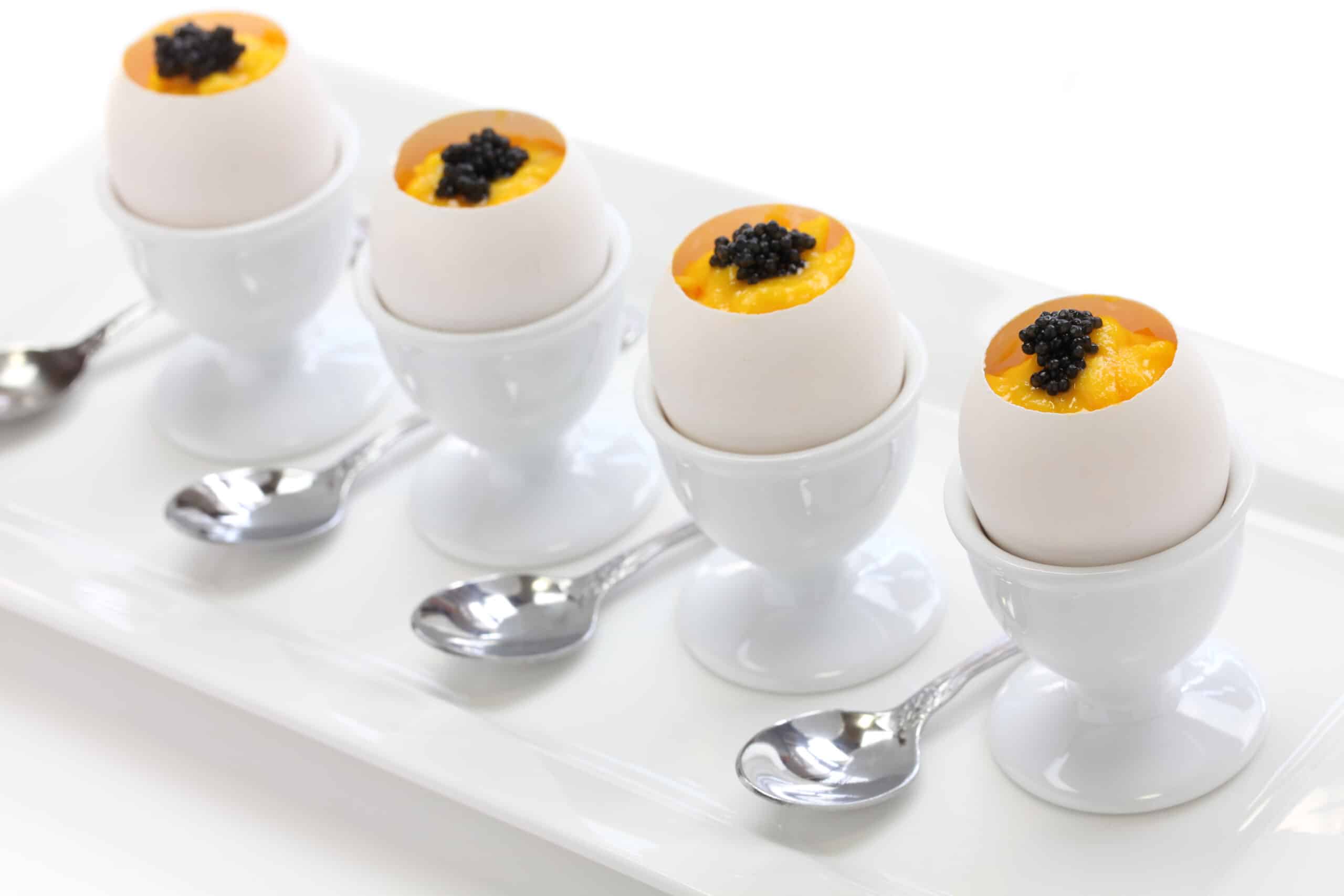 Œuf à la coque, battu chaud et caviar