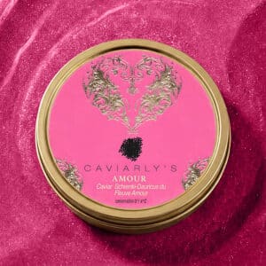 Boîte de caviar Schrenki-Dauricus du fleuve Amour Caviarly’s avec étiquette rose Amour